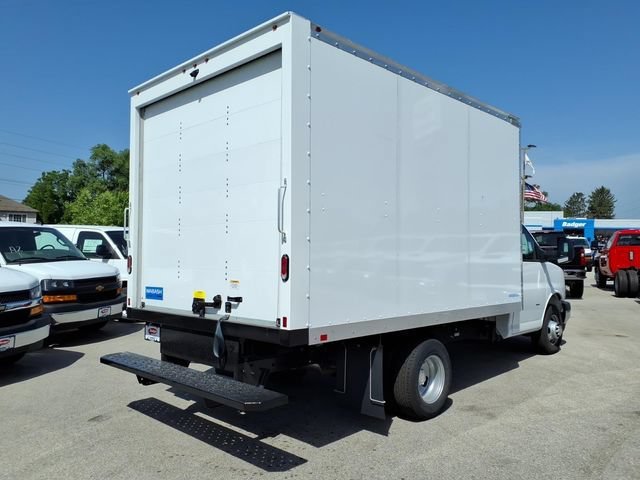 New 2025 Summit White Chevrolet 1WT image 4