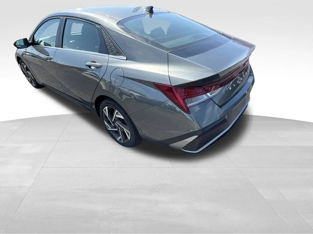 Used 2025 Gray Hyundai SEL Convenience image 24