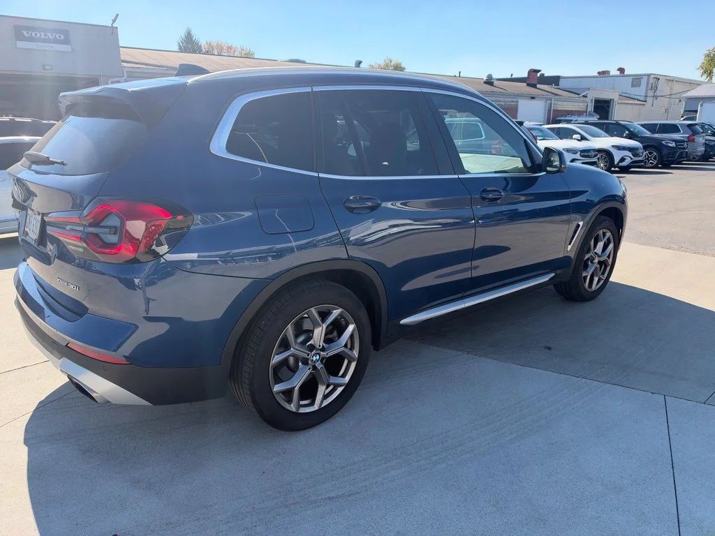 Used 2022 Blue BMW xDrive30i image 4