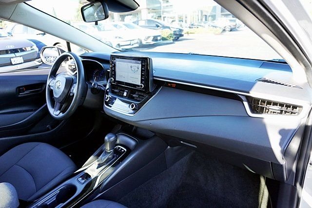 Used 2022 Silver Toyota LE image 10