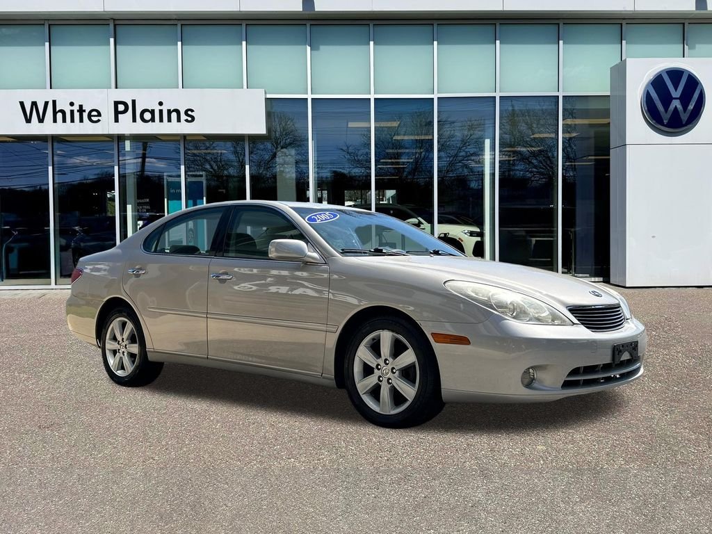 Used 2005  Lexus 330 image 1