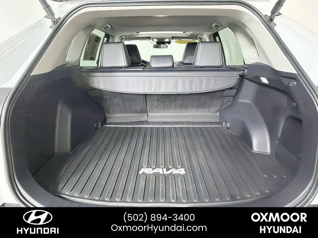 Used 2025 Wind Chill Pearl Toyota Hybrid XLE Premium image 27