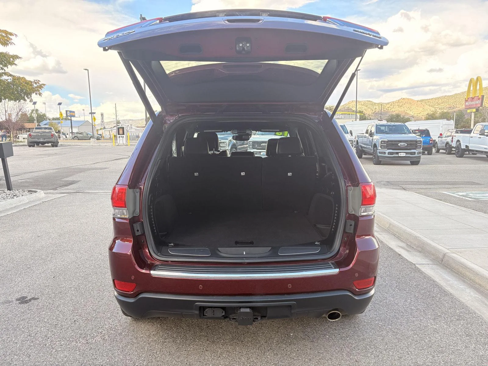 Used 2018 Velvet Red Pearlcoat Jeep Limited image 4