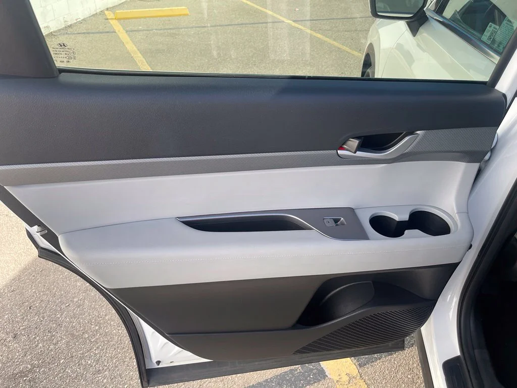 Used 2025 Hyper White Hyundai SEL image 24