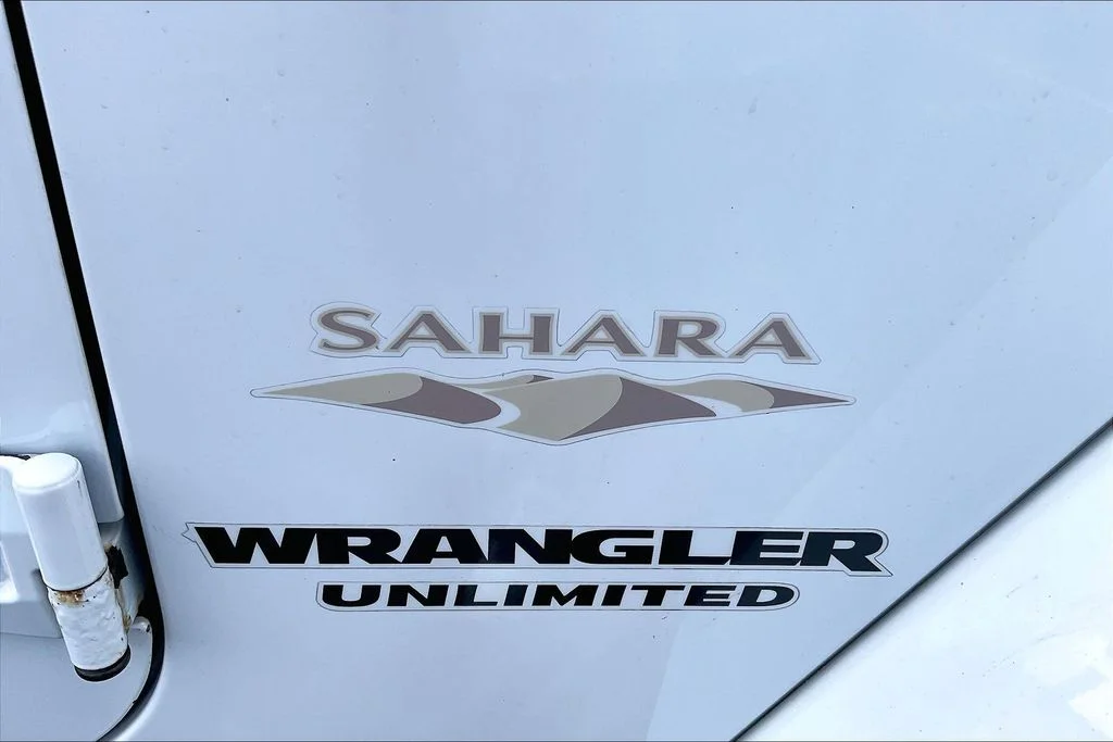Used 2015 White Jeep Unlimited Sahara image 7