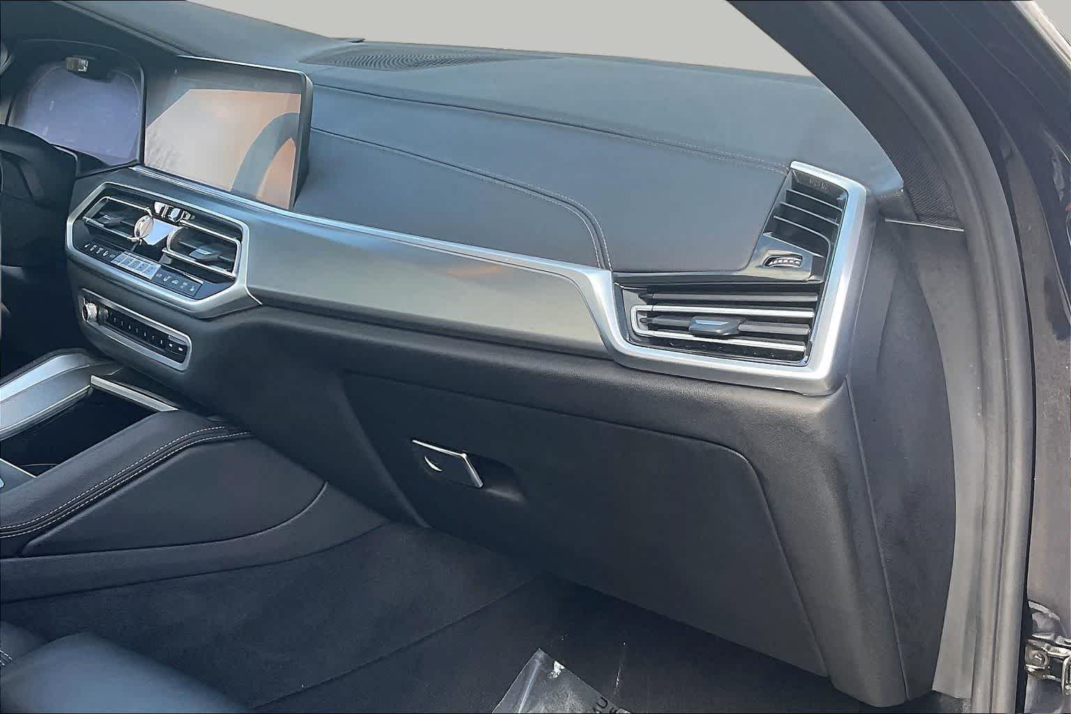 Certified Used 2022 Carbon Black Metallic BMW xDrive40i image 18
