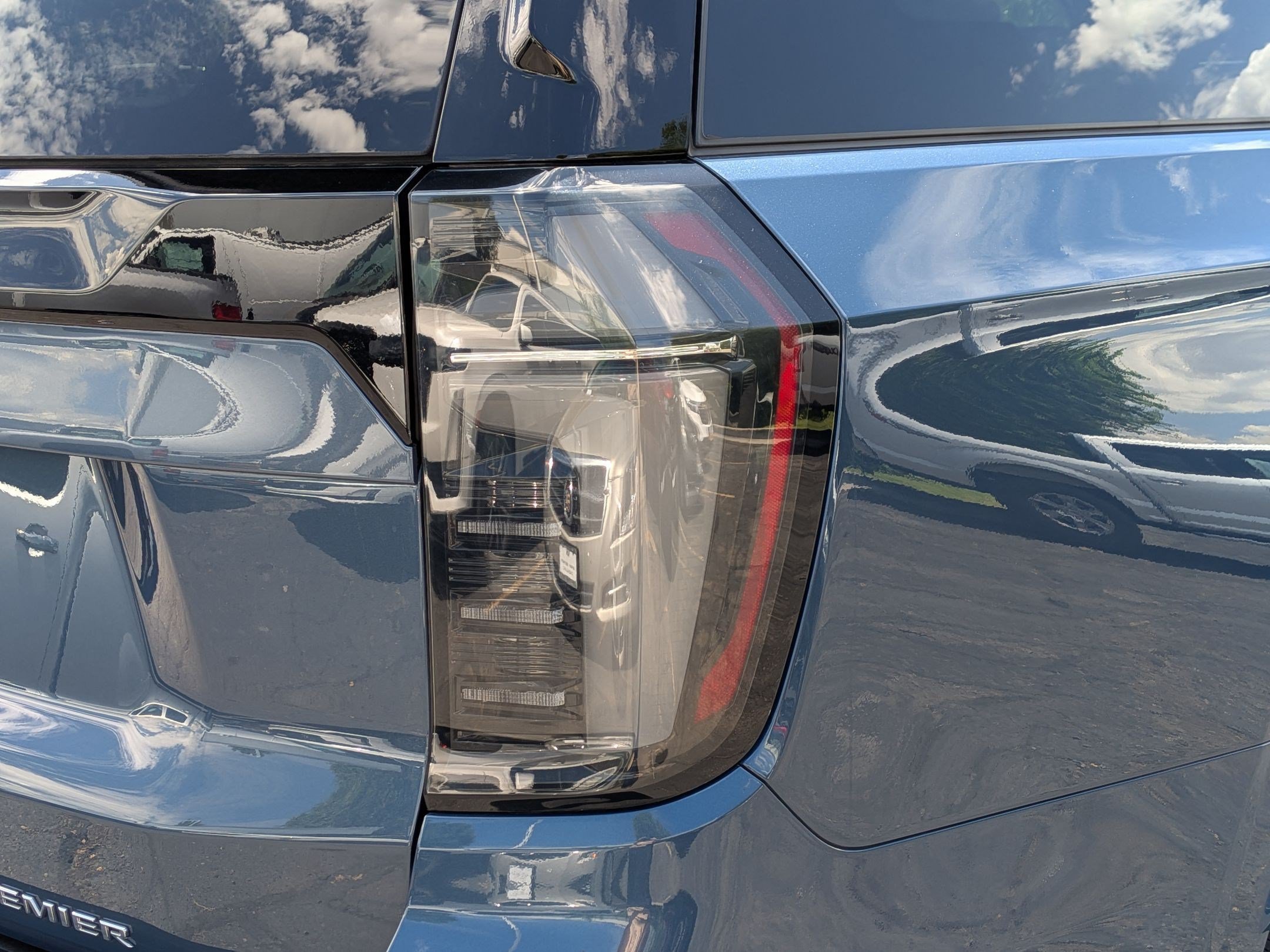 2025 Chevrolet Suburban Premier - Photo 11