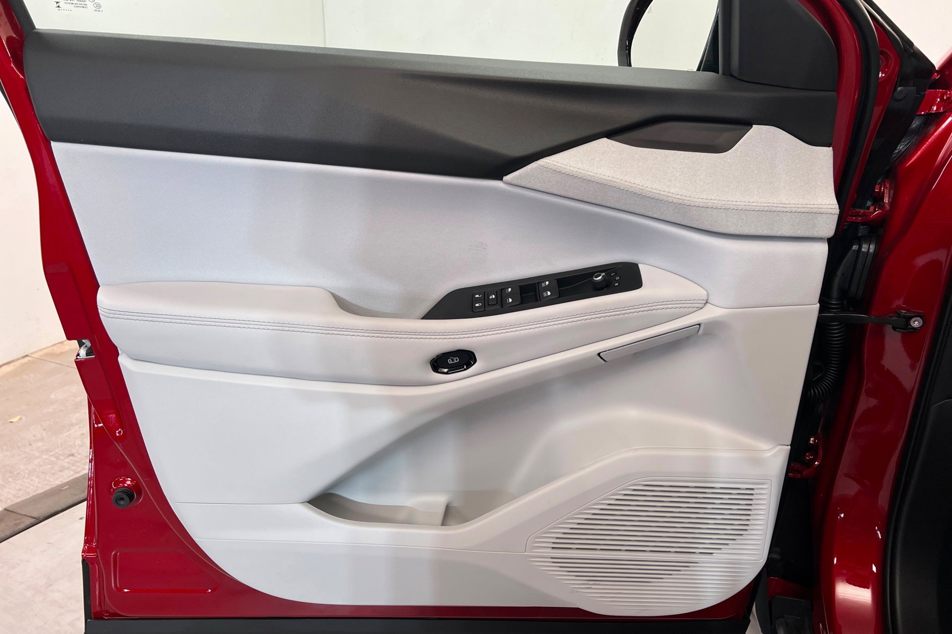 New 2026 Red Hot Pearl-Coat Exterior Paint Jeep Laredo image 15