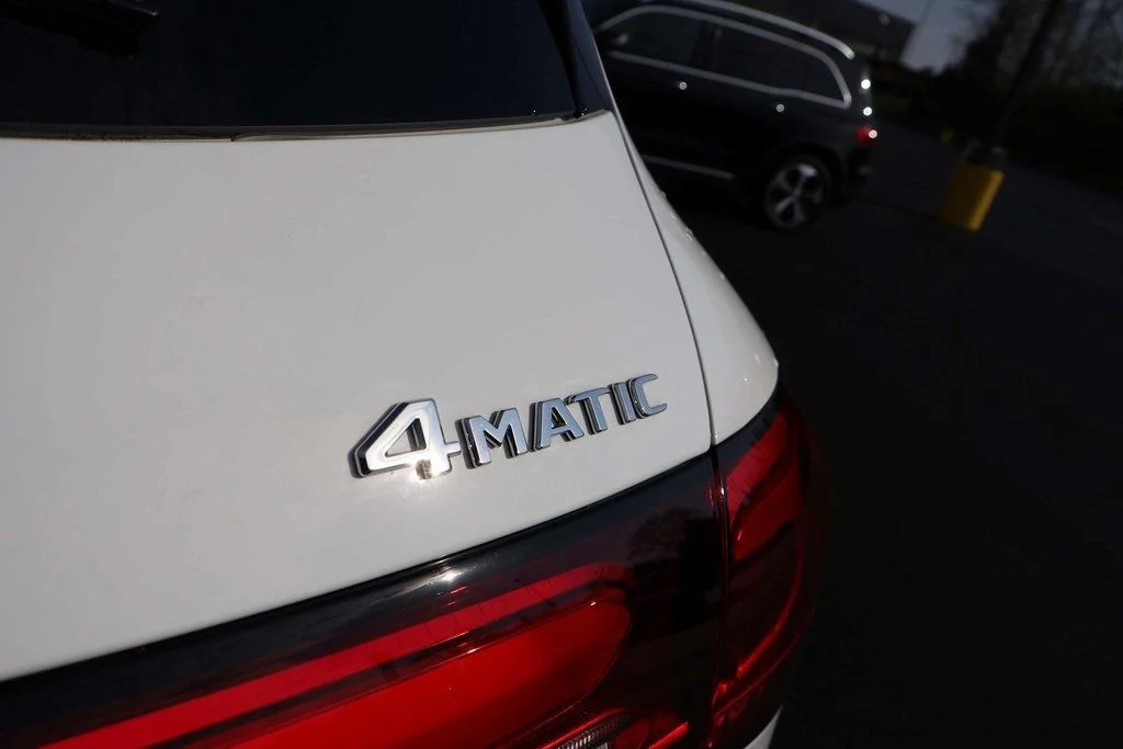 Used 2025 Polar White Mercedes-Benz GLC 350e image 16