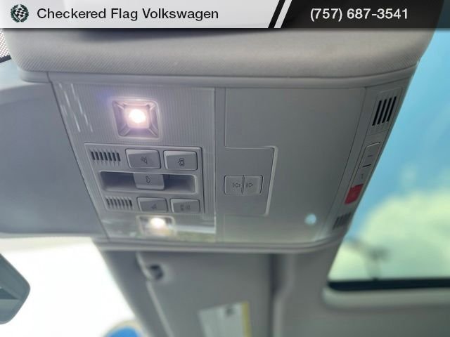 Used 2019 Pure White Volkswagen 2.0T SEL Premium 4Motion image 18