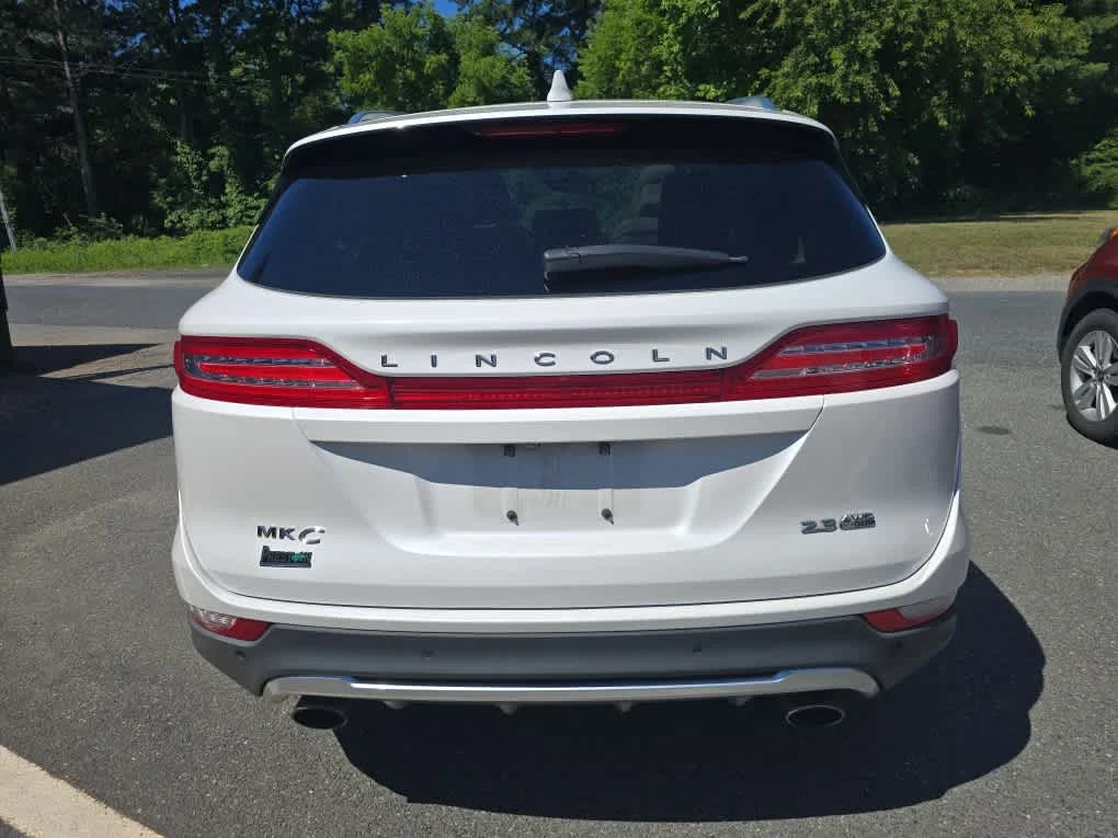Used 2016 White Platinum Metallic Tri-Coat Lincoln Reserve image 6