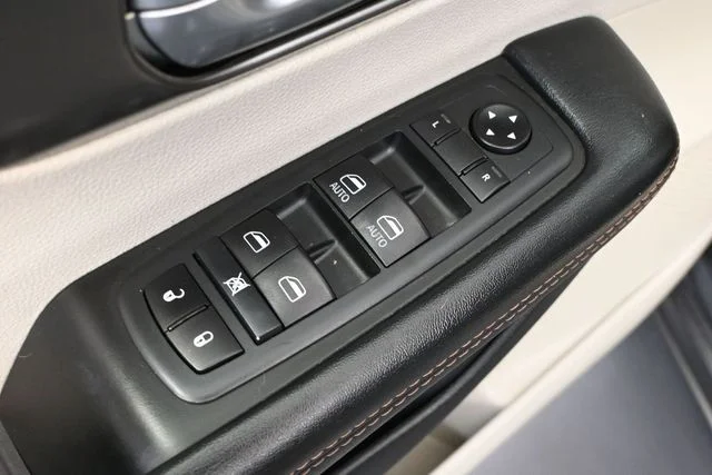 Used 2020 Gray Chrysler Touring L image 14