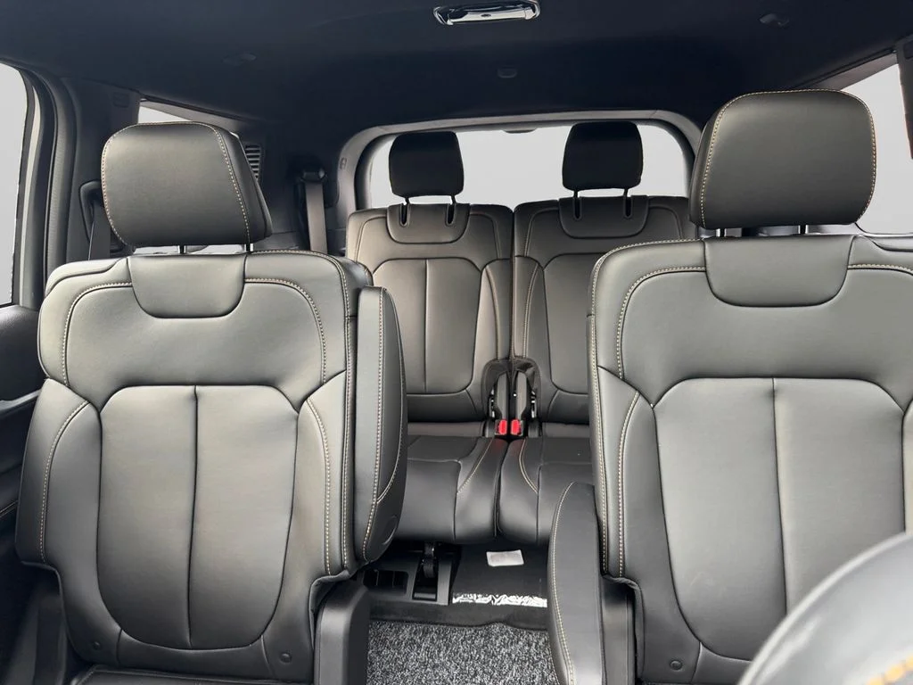 New 2026 Silver Zynith Exterior Paint Jeep  image 16