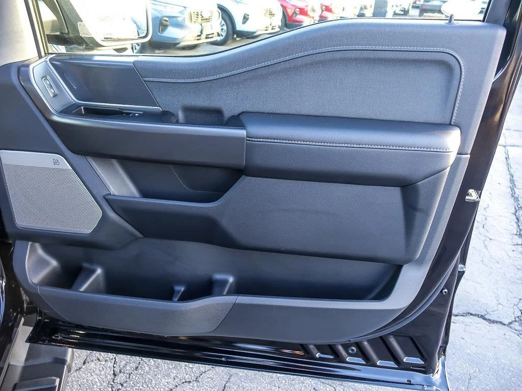 Used 2026 Agate Black Metallic Ford LARIAT image 31