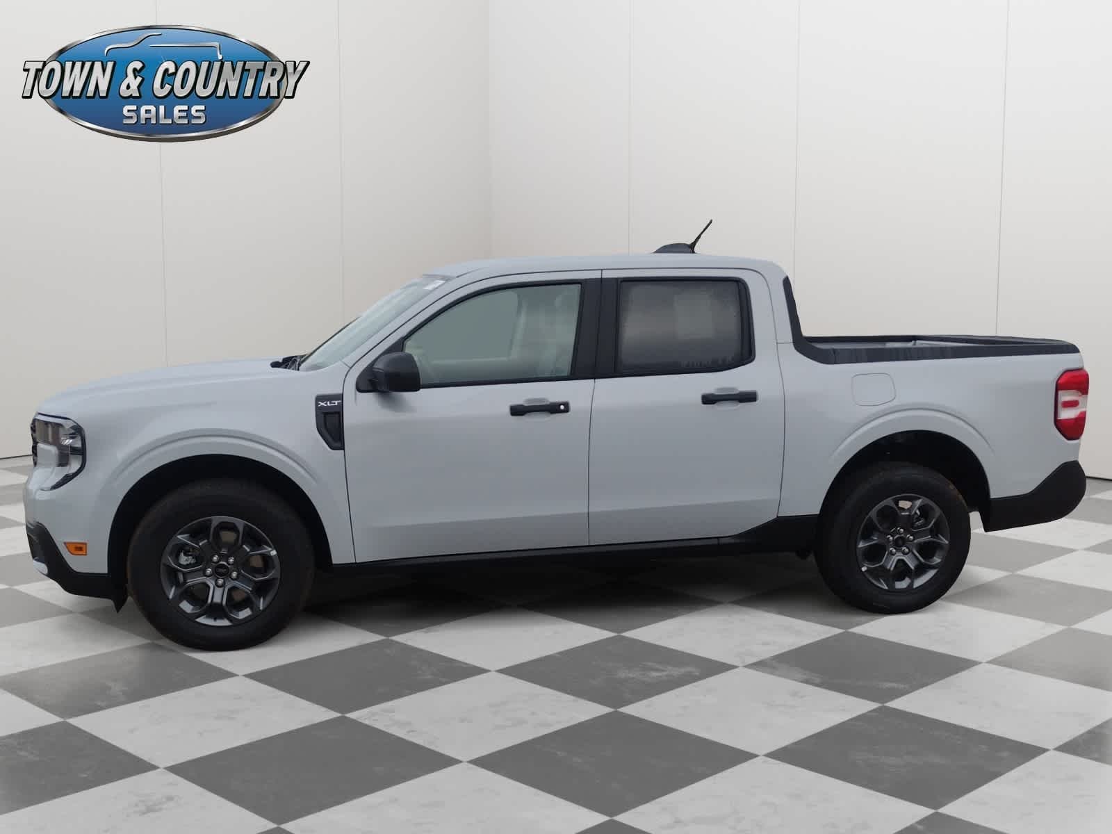 New 2026 Space White Metallic Ford XLT image 4