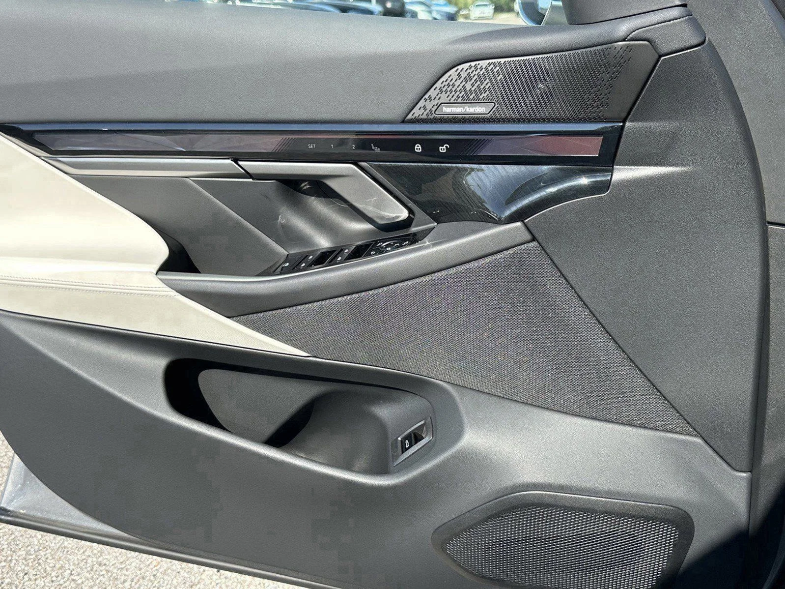 New 2026 Oxide Grey Metallic BMW eDrive40 image 26