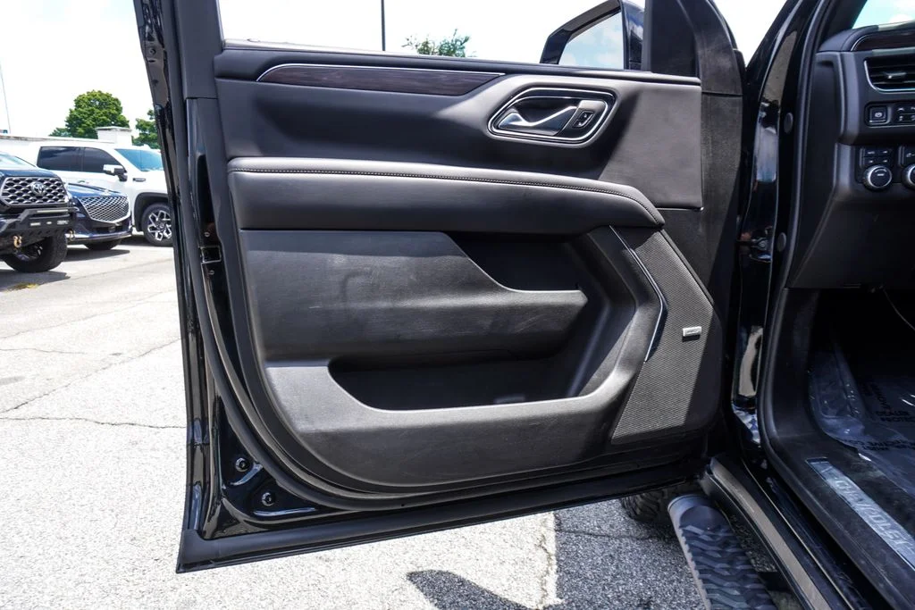 Used 2024 Black Chevrolet Z71 image 16
