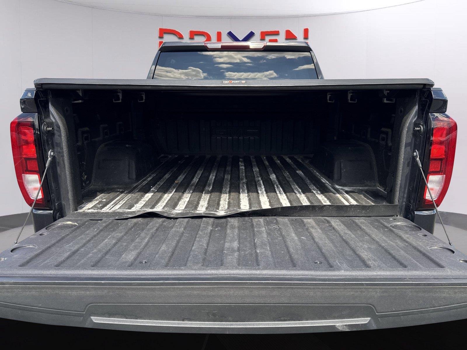 Used 2023 TITANIUM RUSH METALLIC GMC Elevation image 30