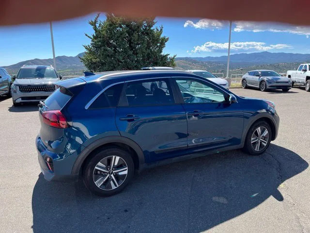 Used 2022 Deep Cerulean Kia LXS image 7