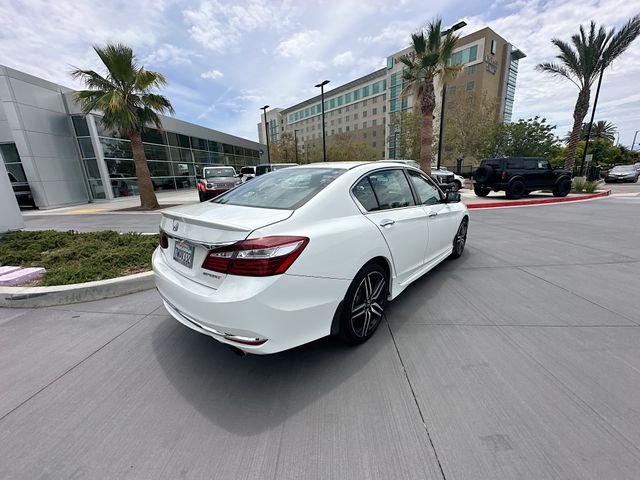 Used 2017  Honda Sport image 7