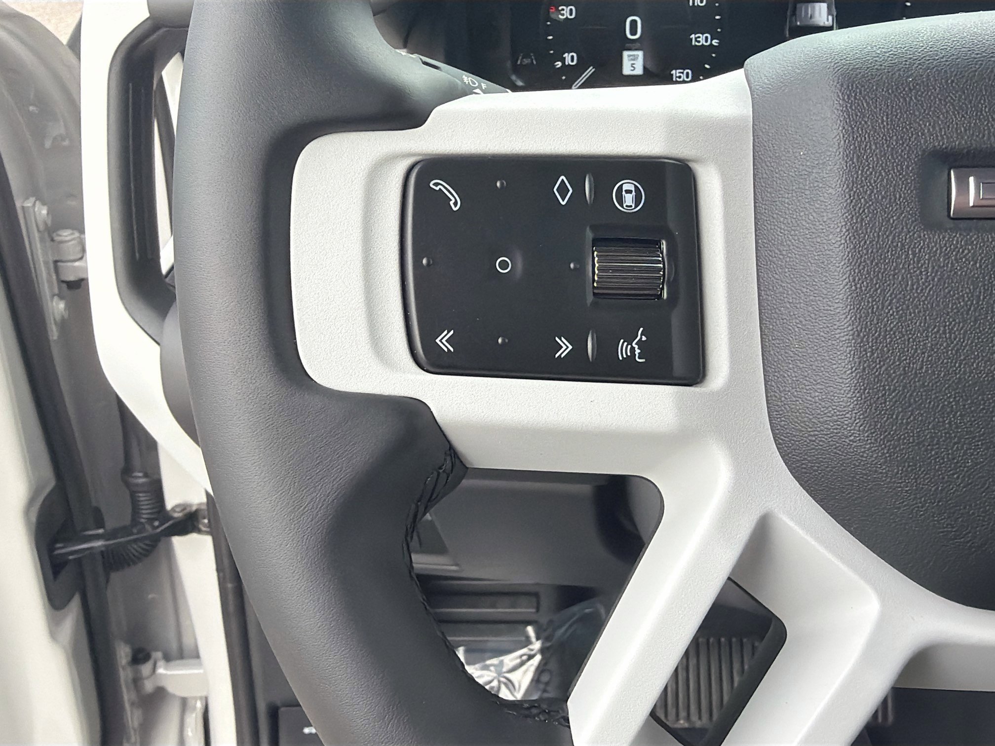 2026 Land Rover Defender X-Dynamic SE - Photo 37
