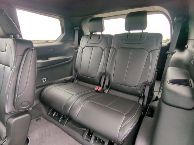 New 2026 Silver Zynith Exterior Paint Jeep Limited image 14