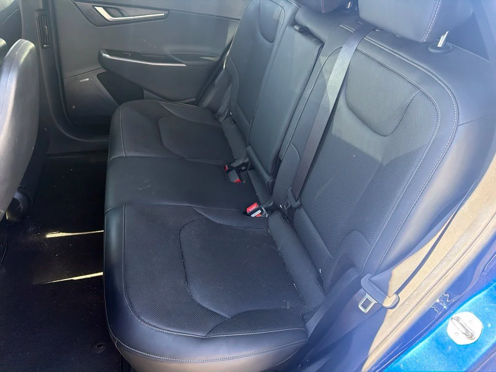 Used 2023 Blue Kia Wind image 11