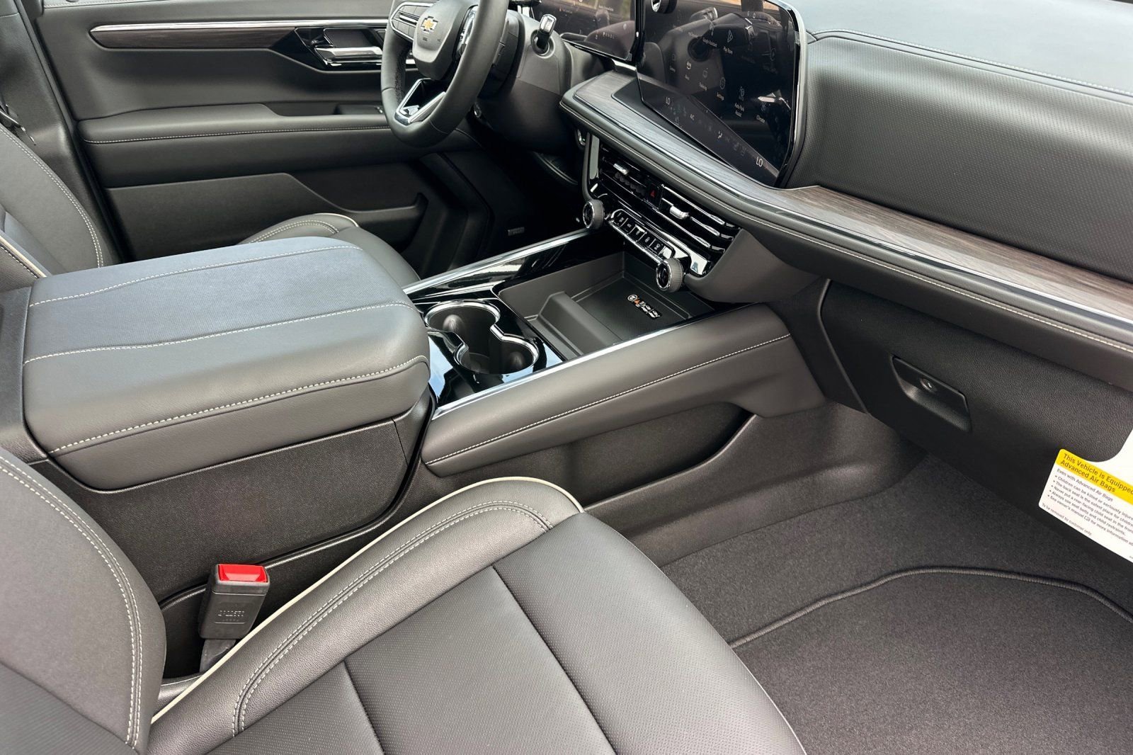 2025 Chevrolet Suburban Premier - Photo 18