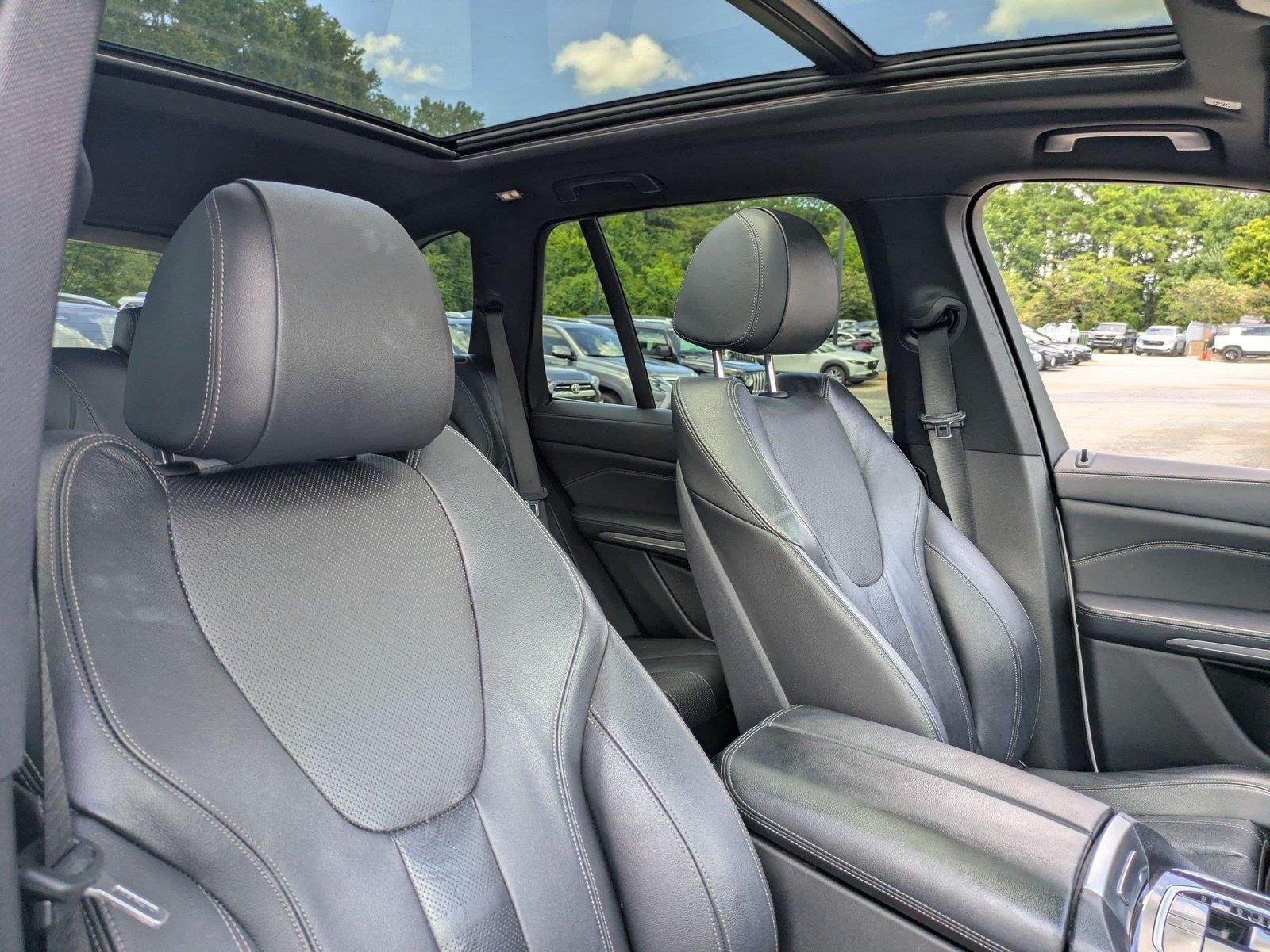 Used 2019 Mineral White Metallic BMW xDrive40i image 36
