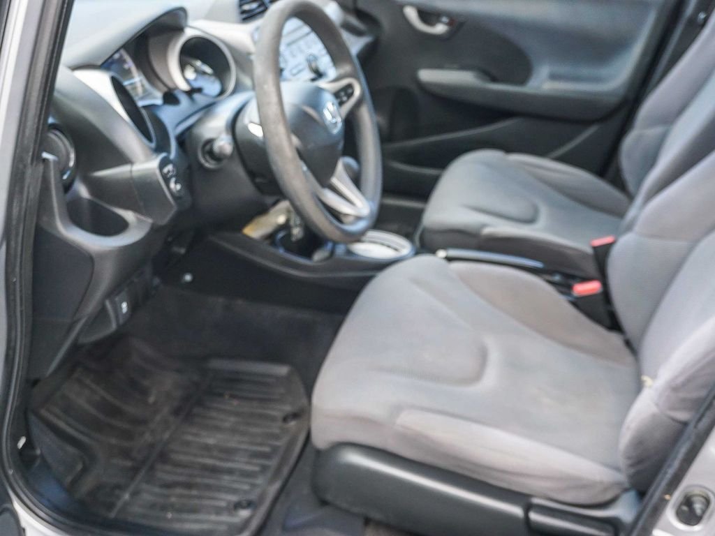 Used 2013 Alabaster Silver Metallic Honda Base image 18