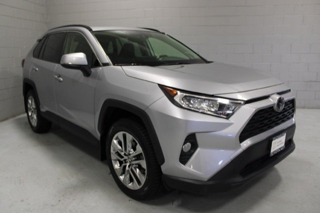 Certified Used 2019 Silver Toyota Xle premium image 1