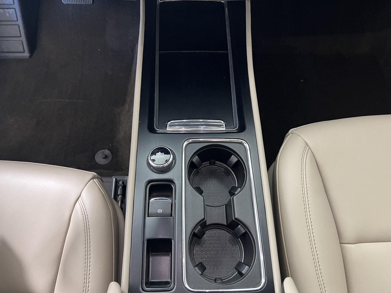 Used 2023 Ceramic Pearl Lincoln Standard image 33