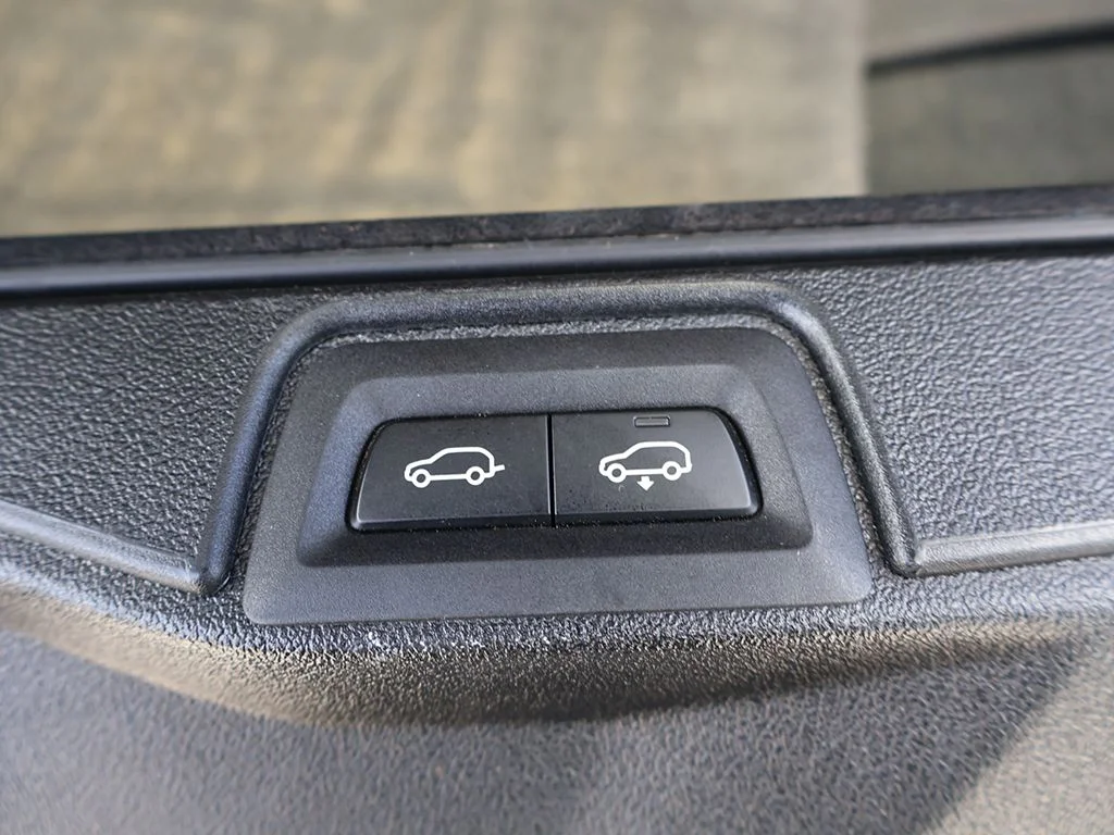 Used 2021 White BMW M50i image 71