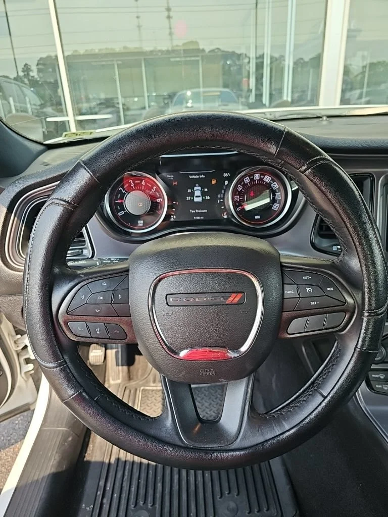 Used 2023 White Knuckle Clearcoat Dodge SXT image 9