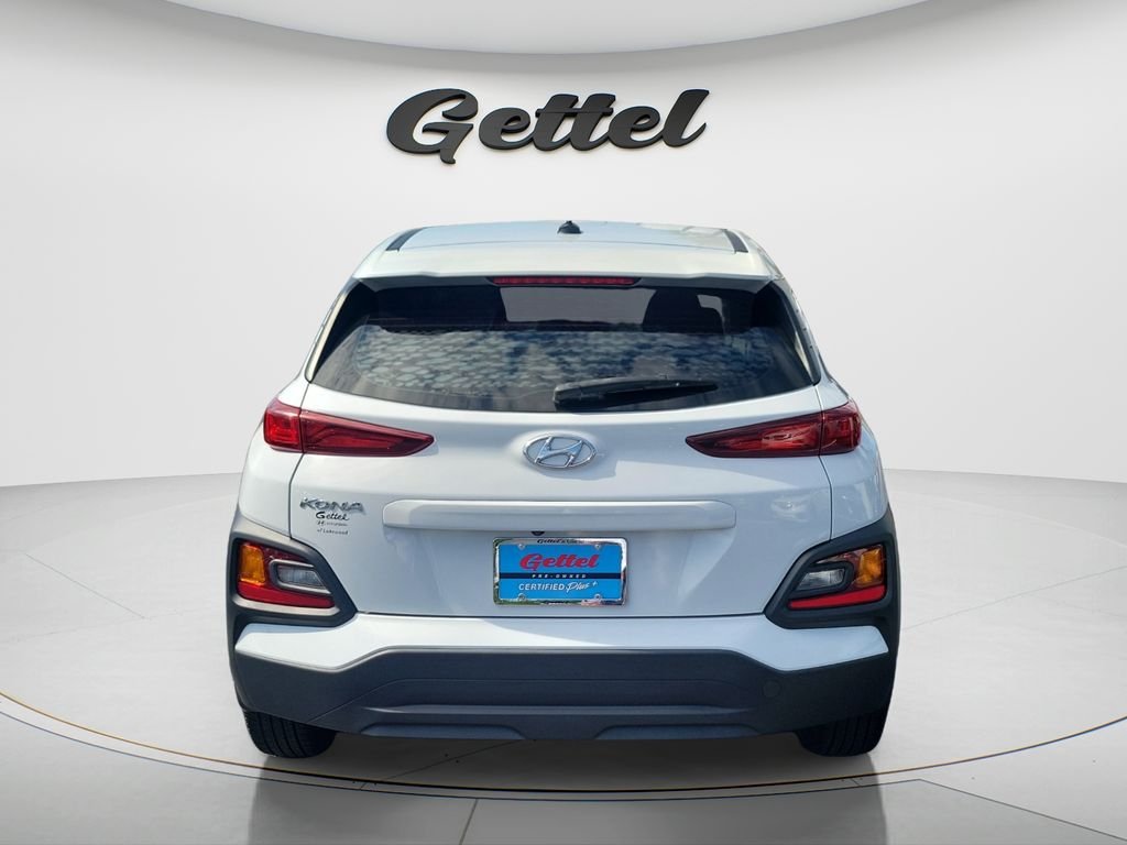 Used 2021 White Hyundai SE image 6