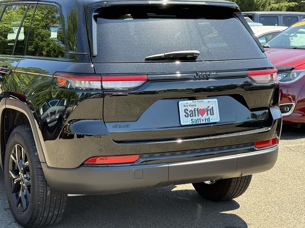 Used 2025 Black Jeep Altitude X image 10
