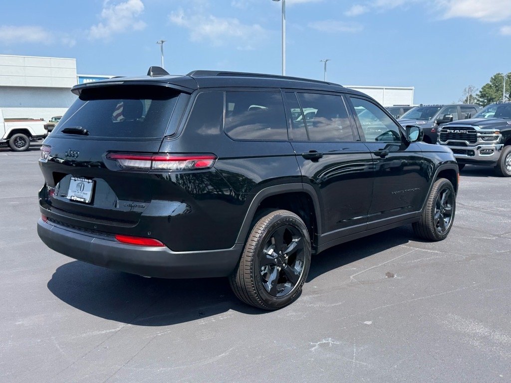 2025 Jeep Grand Cherokee Limited photo 2