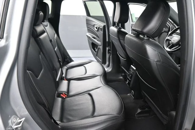 Used 2022 Silver Jeep Limited image 27