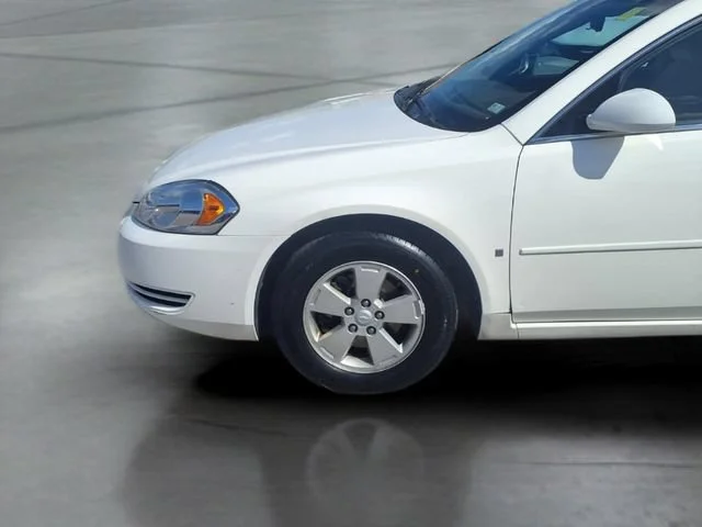 Used 2007 White Chevrolet 3.5L LT image 14