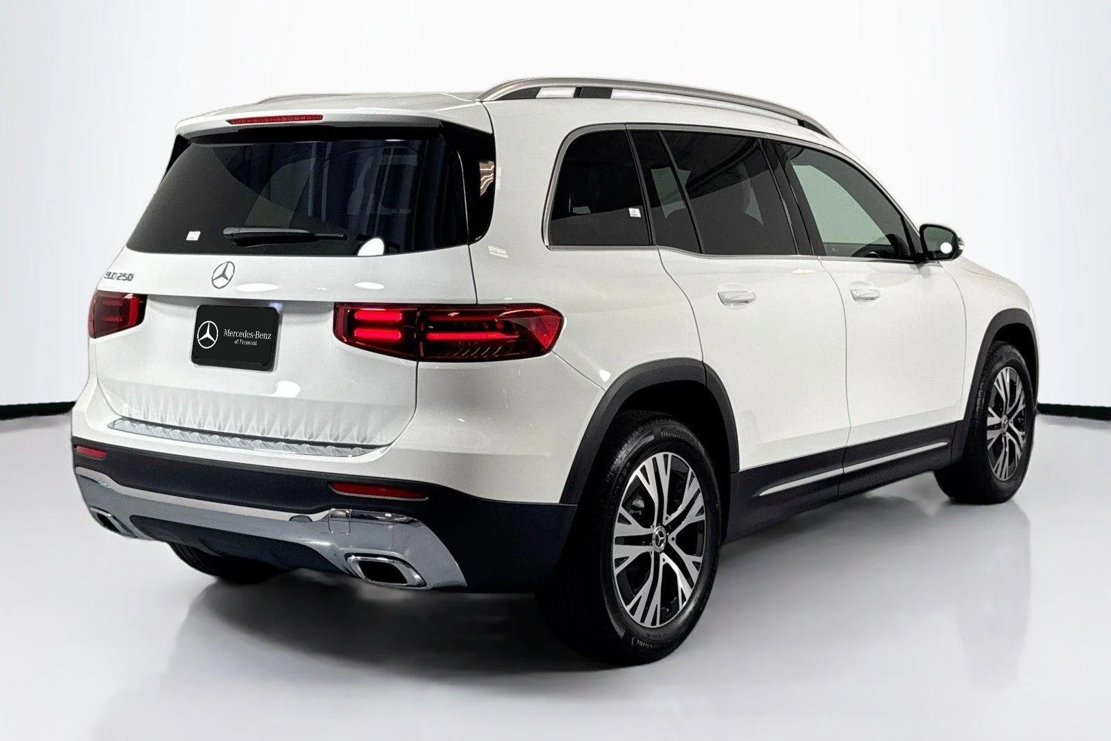 Used 2026 Polar White Mercedes-Benz GLB 250 image 5