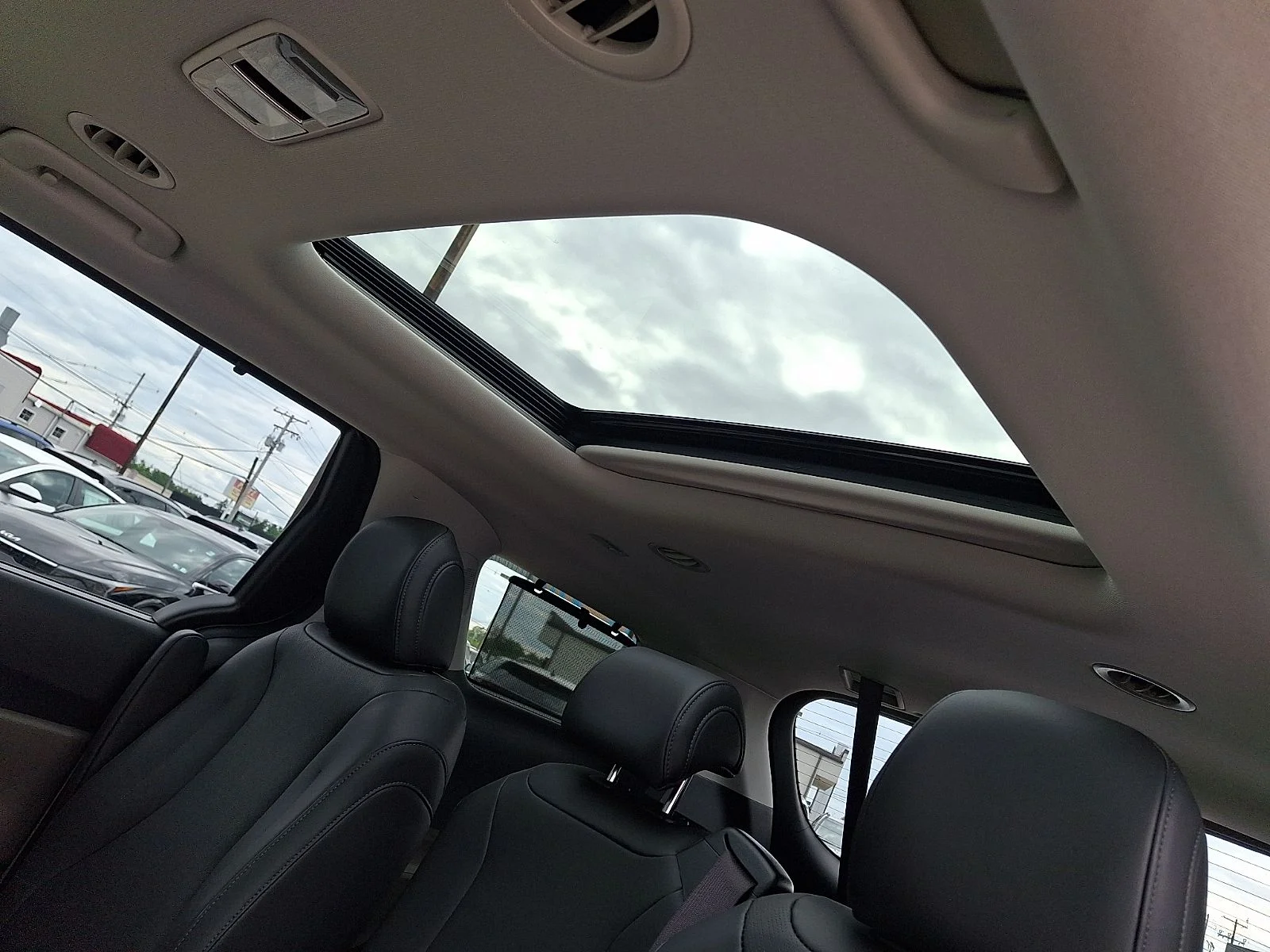 New 2027 Silver Kia SX image 10