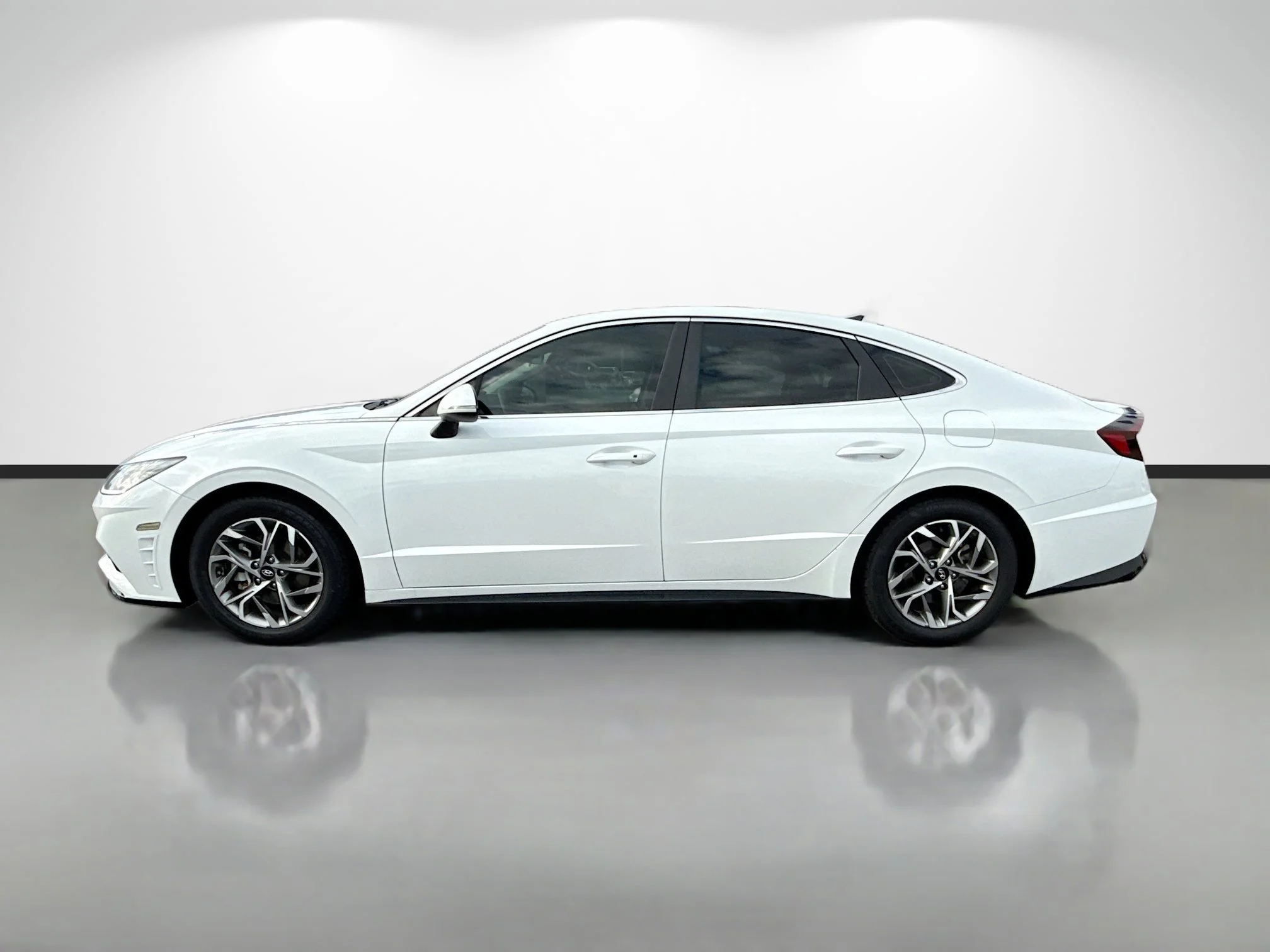 Used 2021 Quartz White Hyundai SEL image 6