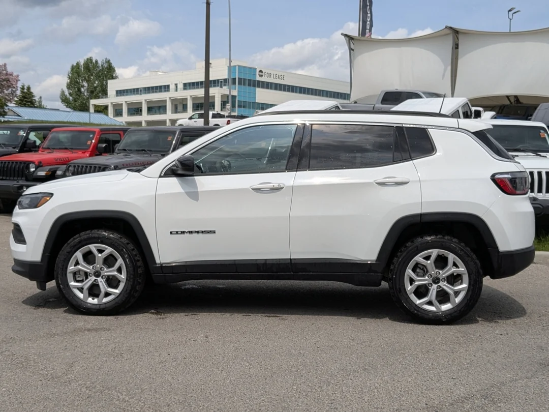 New 2025 White Jeep North - - 4X4 - Heated seats - Forward Collision Warning & More! image 4