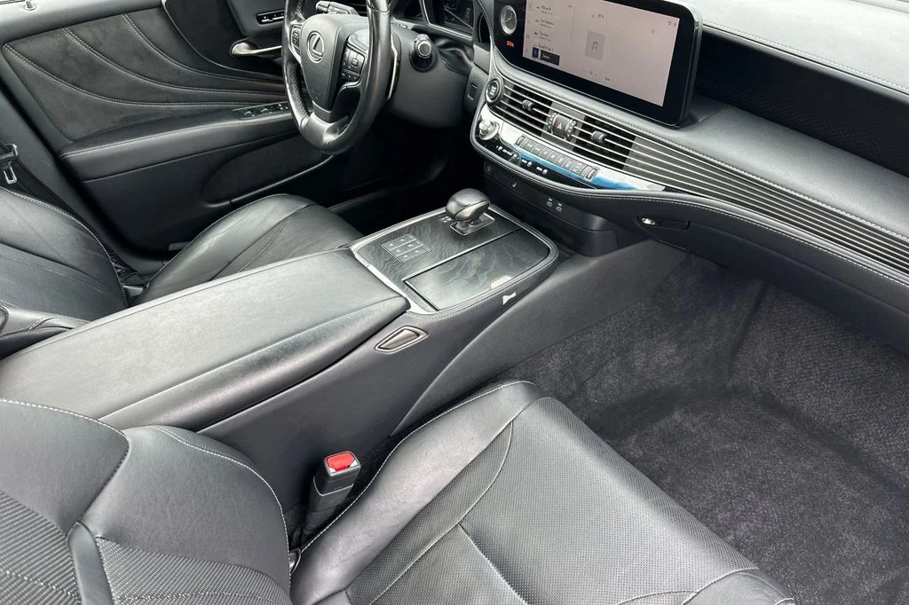 Used 2023 Silver Lexus 500 Base image 17
