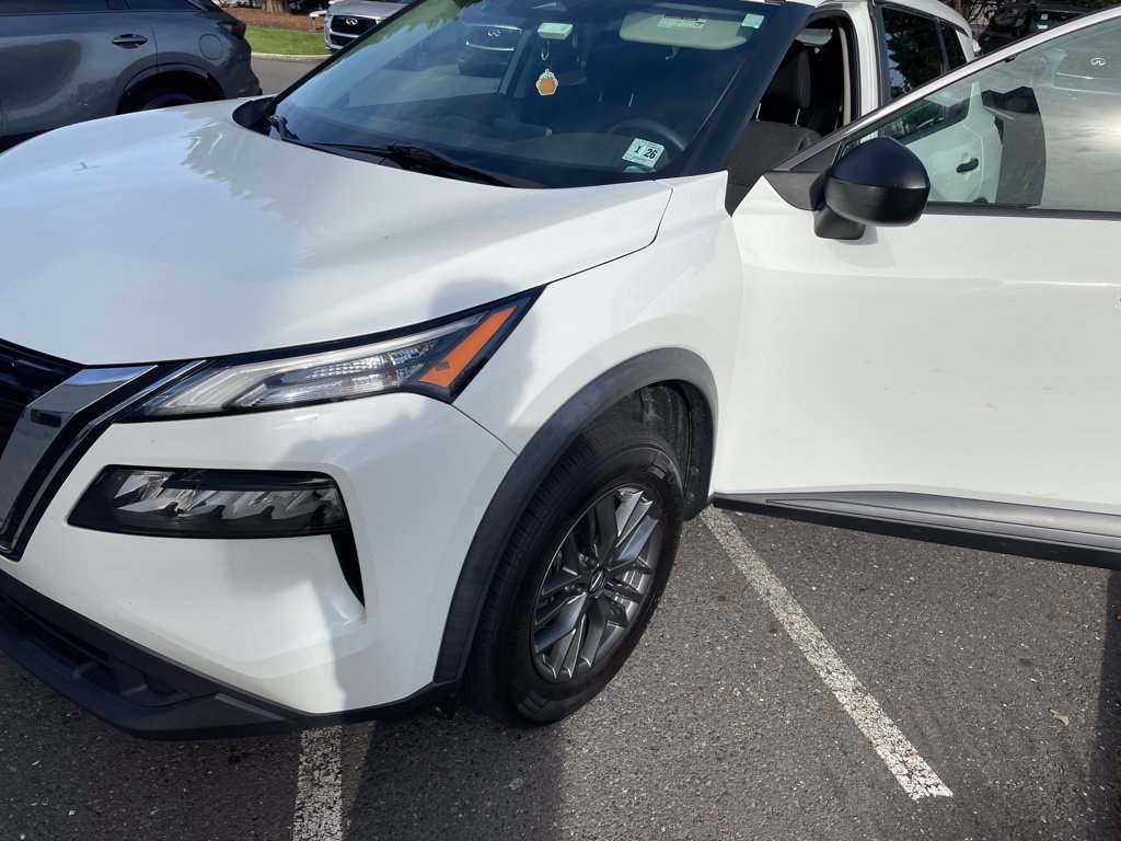 Used 2021 Glacier White Nissan S image 5