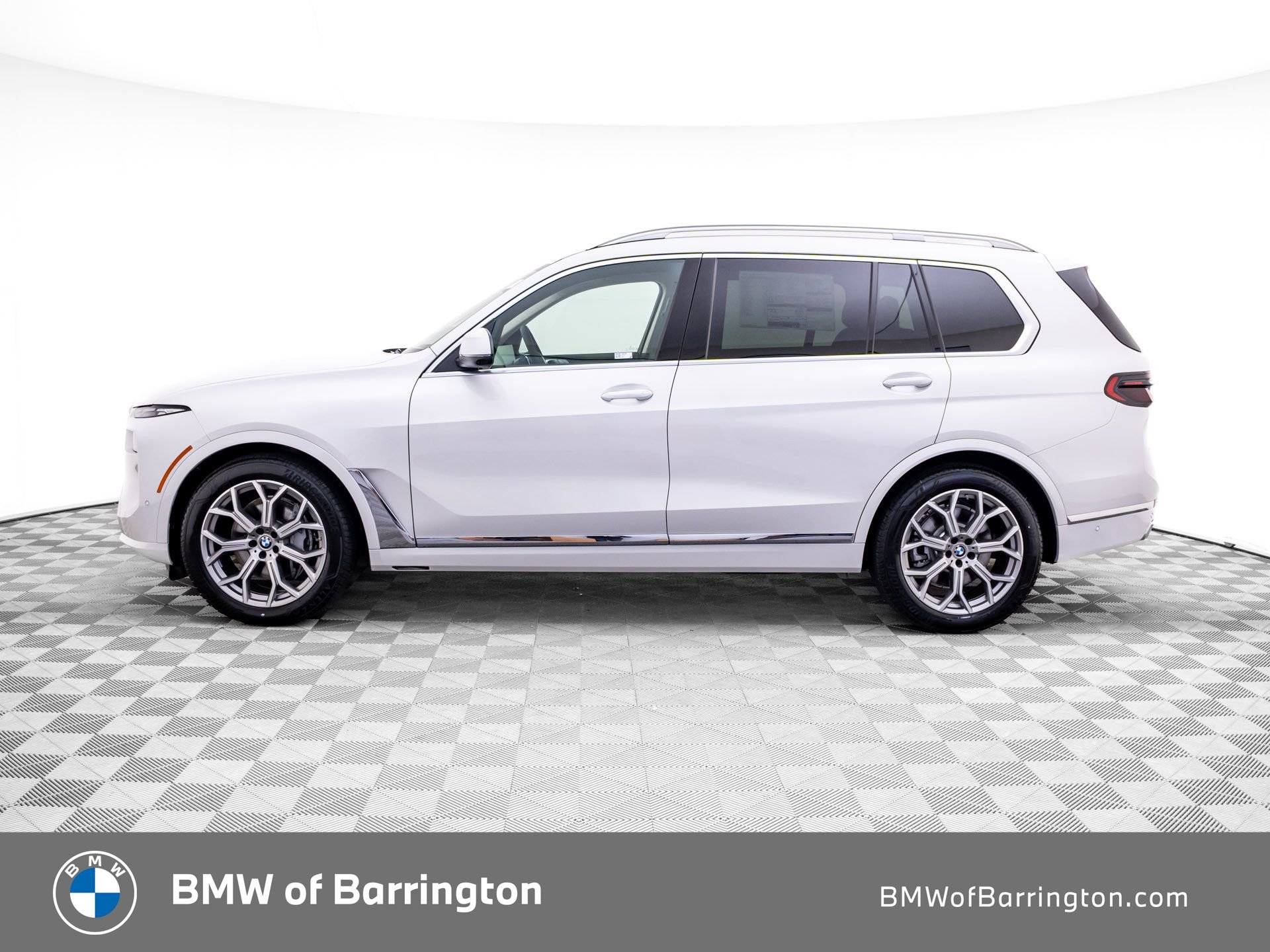 New 2026 Mineral White Metallic BMW xDrive40i image 2