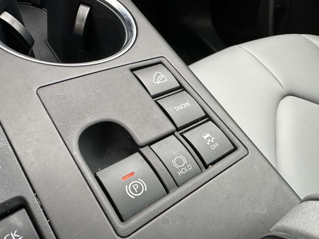 Used 2024  Toyota XLE image 22