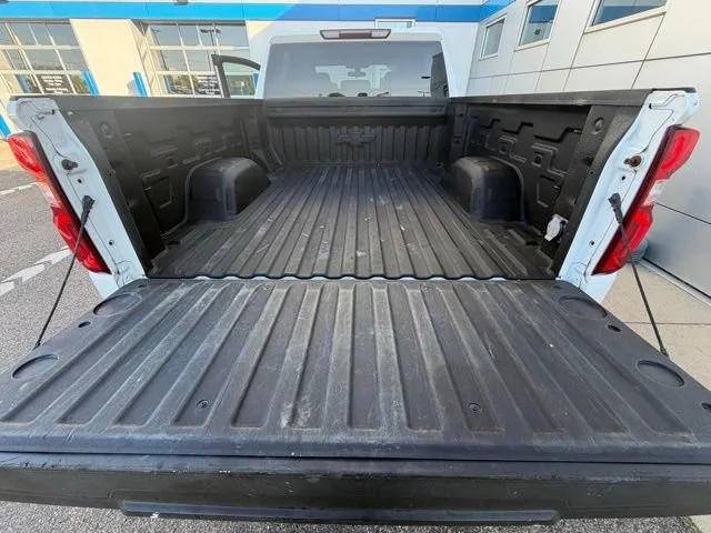 Used 2021 White Chevrolet Custom image 12