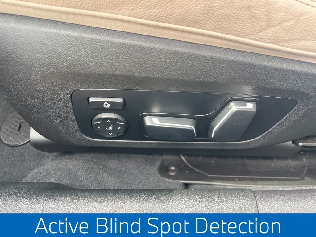 2025 BMW 3 Series 330i - Photo 12