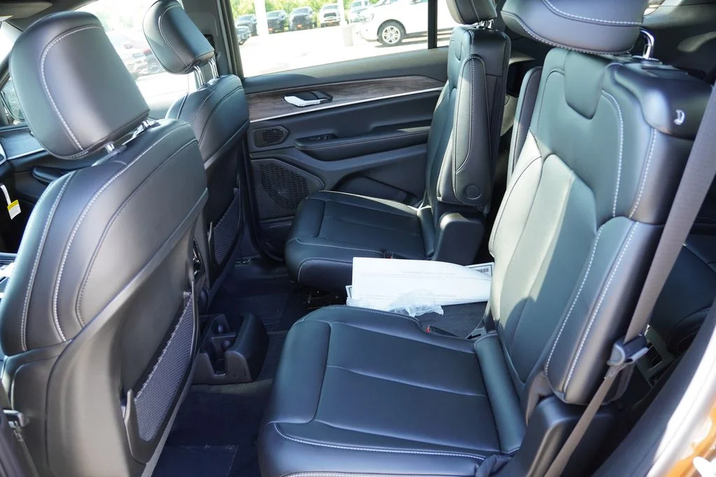 New 2026 Copper Shino Metallic Clearcoat Jeep Limited image 11